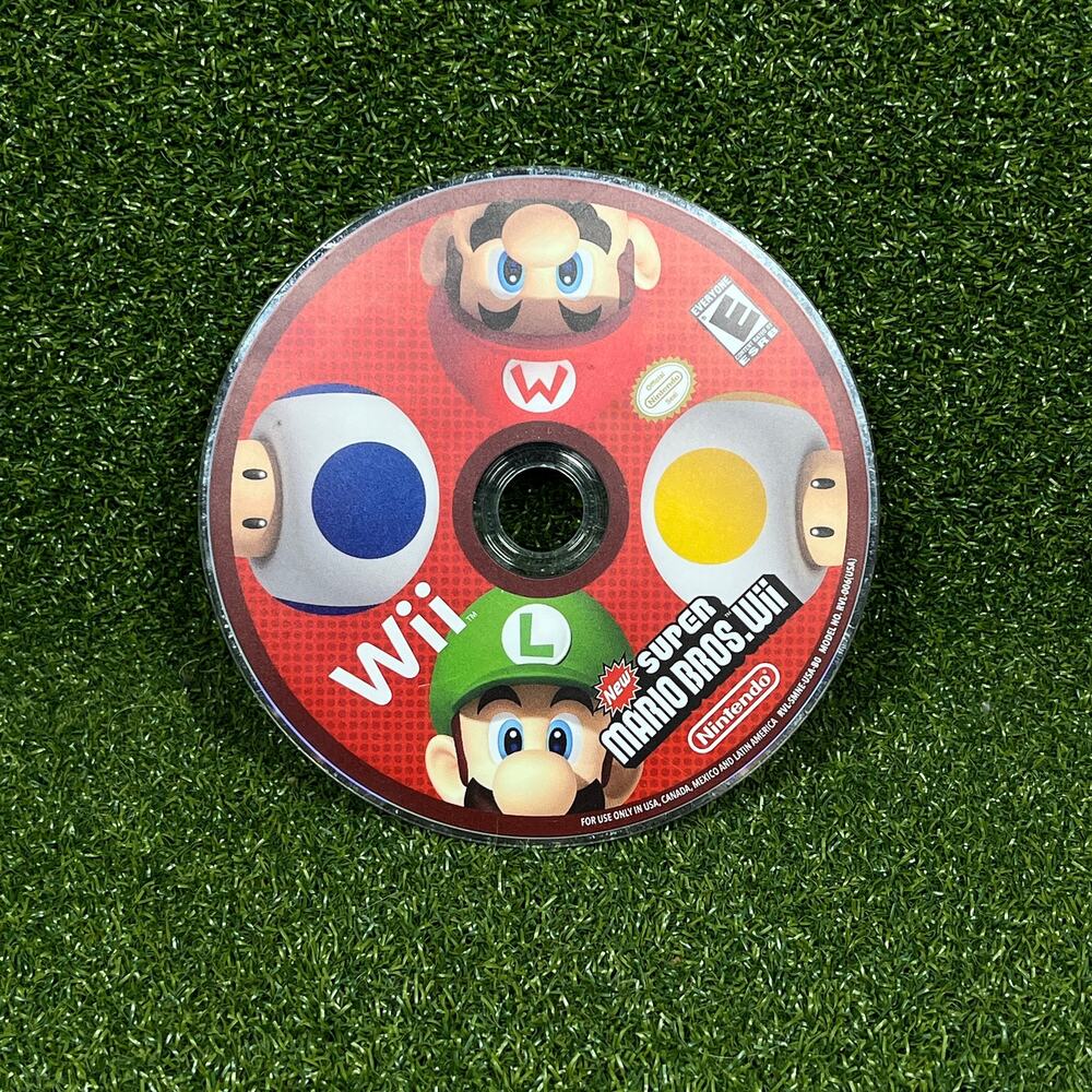 New Super Mario Bros. Wii Nintendo Wii 2009 Disc Only Authentic Tested